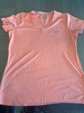 Under Armour Women’s V-Neck Short Sleeve Tee in Coral